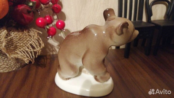 Фарфоровая фигурка Медведь