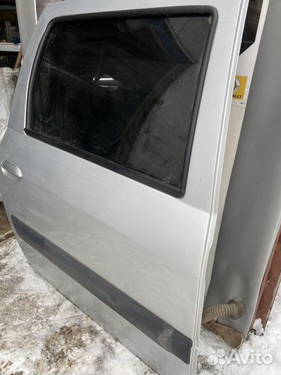 Лада ларгус задняя правая дверь