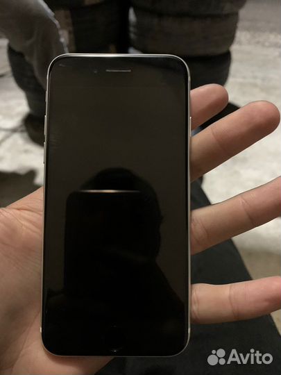 Телефон iPhone se 2020