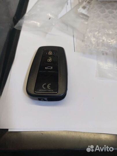 Ключ Toyota Camry V70 Denso 14FCN новый оригинал