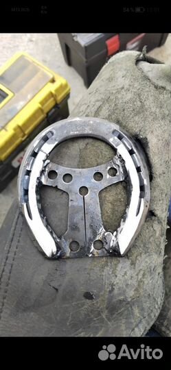 Коваль лошадей, уход за копытами, чистка клпыт