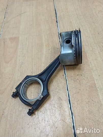 Поршень Opel Zafira A Z16XE 2000-2005