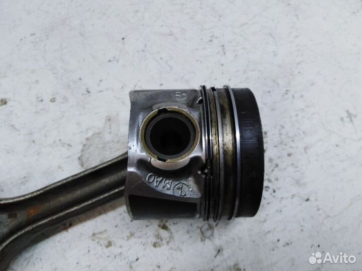 Поршень с шатуном 038107065CA