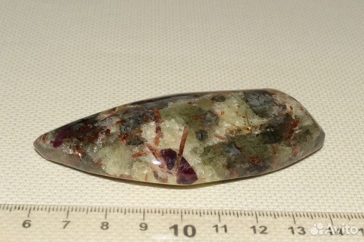 Туфопесчанник туф апатит эвдиалит нефелин кварц