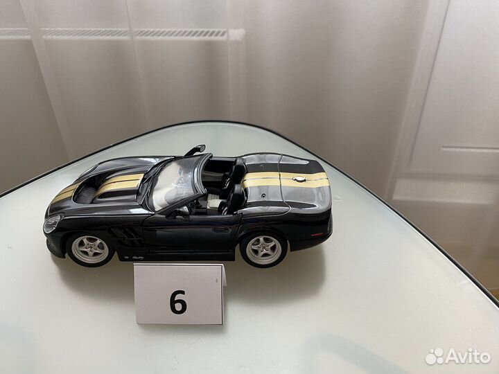 Машина модель 1:18