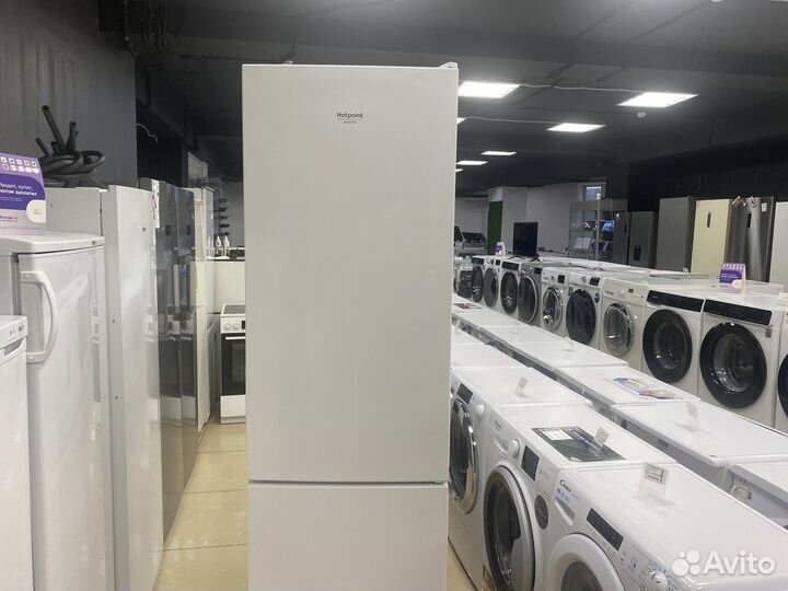 Холодильник Hotpoint HF 4200 W