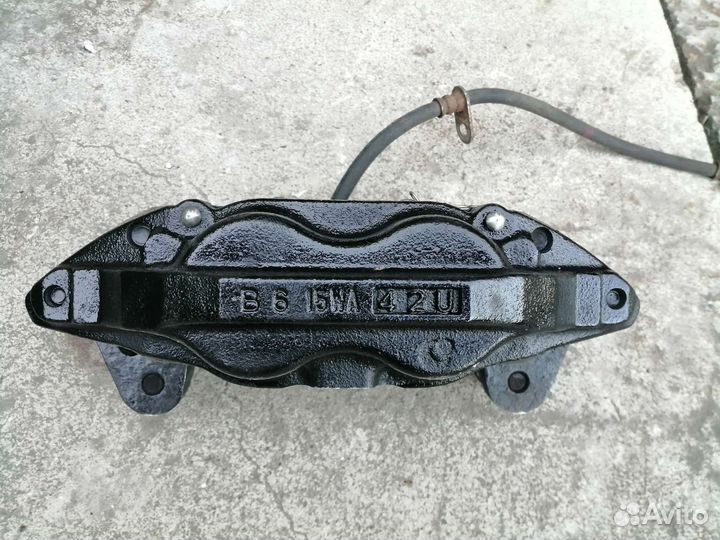 Суппорт передний левый Toyota land cruiser