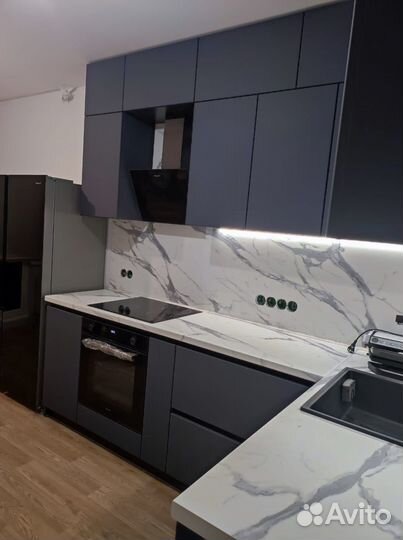 Кухонный гарнитур без ручек