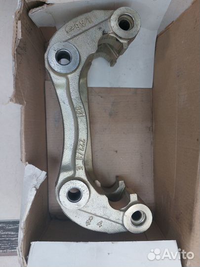 Скоба переднего суппорта форд транзит Rh RWD