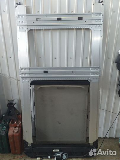 Привод люка