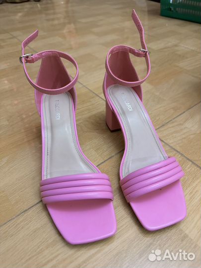 Босоножки женские новые T-tacardi 38-40