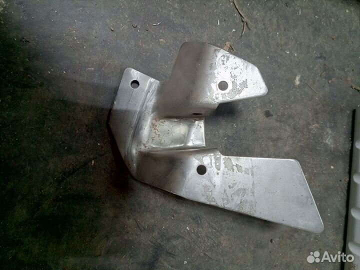 Кронштейн крепления амортизатора задний Нива