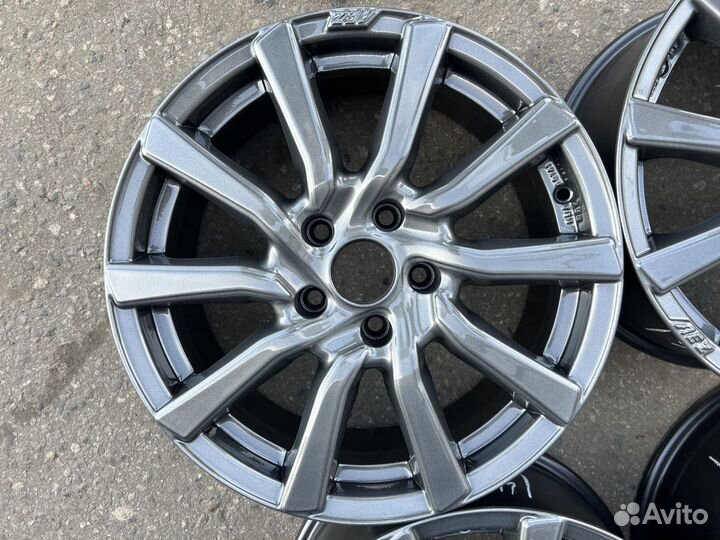 Комплект литых дисков R17 5x114.3 Dia 71.4