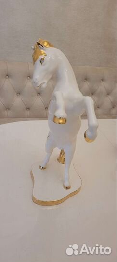 Итальянская фарфоровая статуэтка конь Ahura