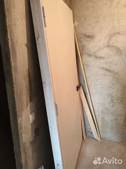 Дверь входная деревянная бу 90 полотно