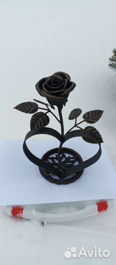 Кованая роза