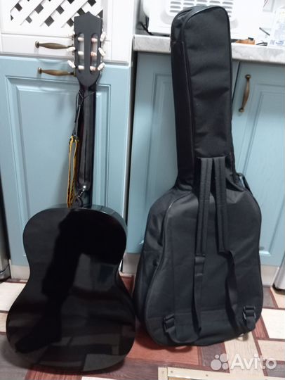 Гитара шестиструнная почти новая цена 5тысяч