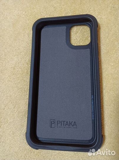 Чехол Pitaka на iPhone