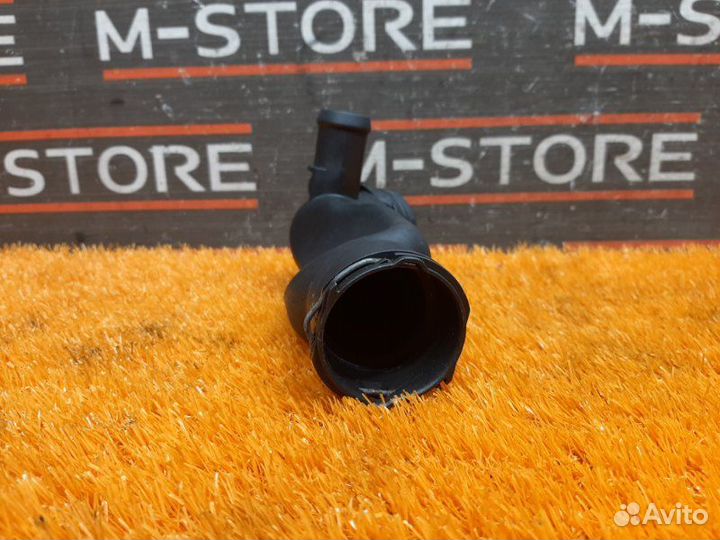 Патрубок системы охлаждения Mercedes-Benz E-Class