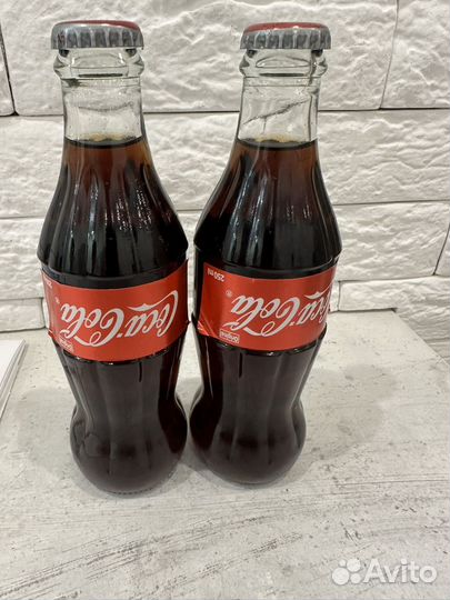 Кока кола с перевернутыми этикетками