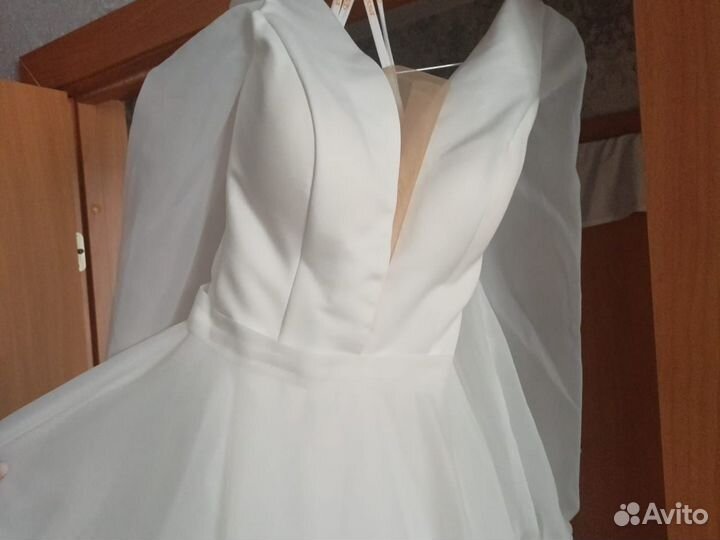 Свадебное платье 48 50 бу