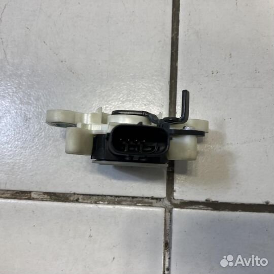 Датчик положения педали акселератора Toyota Camry