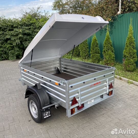 Легковой прицеп маленький с крышкой