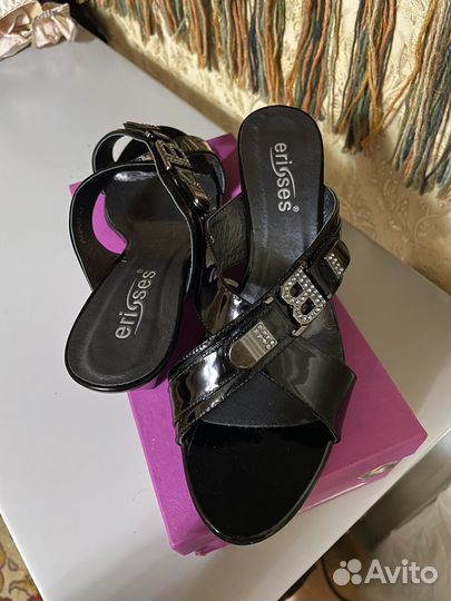 Продам босоножки женские