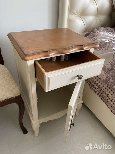 Тумба прикроватная массив