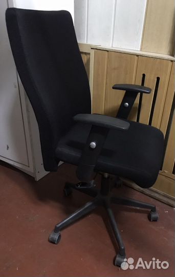 Офисное кресло руководителя