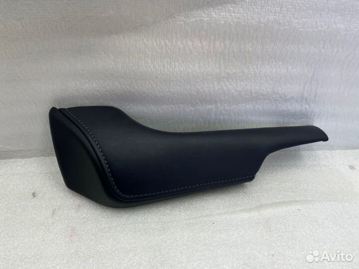 Накладка торпедо правая Toyota Land Cruiser 200