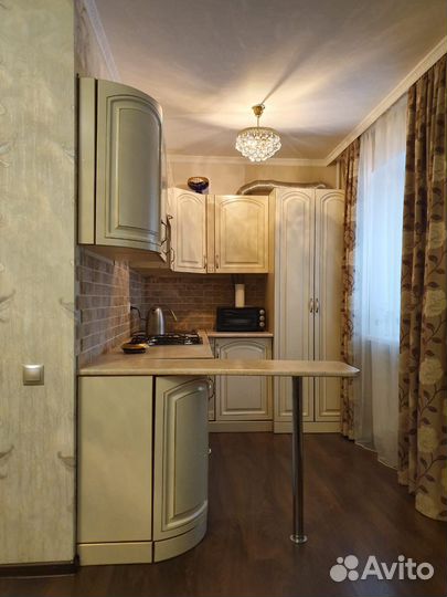 Кухонный гарнитур угловой бу с техникой