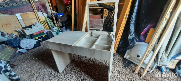 Косметический столик с зеркалом бу