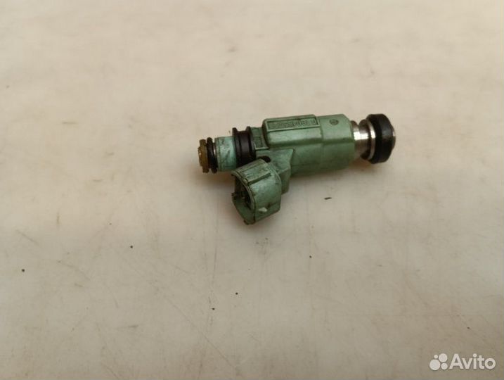 Форсунка топливная Mitsubishi Carisma DA2A 1.8