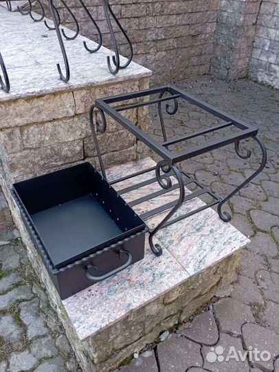 Кованый красивый мангал (новый)