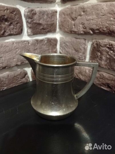 Старинный молочник, Европа