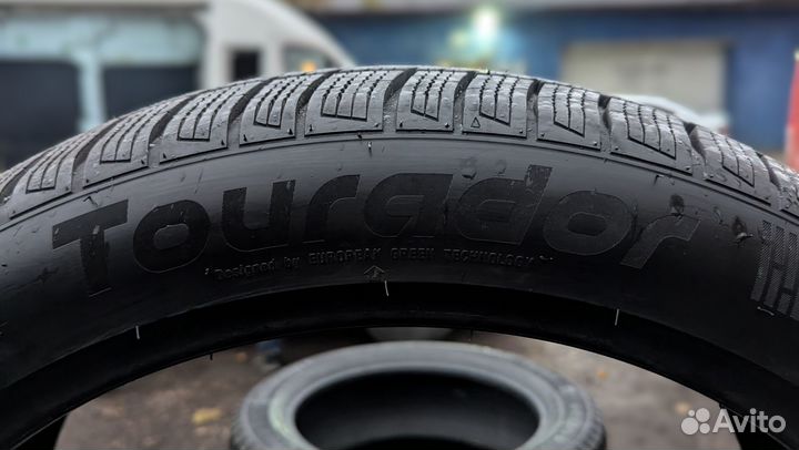 Tourador Winter Pro TSU1 275/40 R21 и 315/35 R21 111V