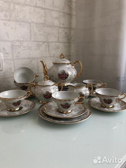 Фарфоровый чайный сервиз 