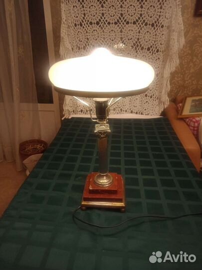 Настольная лампа