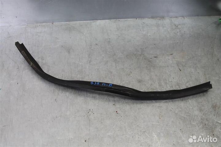 Уплотнитель стекла двери передней правой Nissan Q