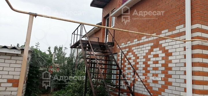 Дом 200,7 м² на участке 9,6 сот.