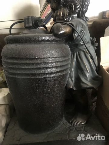 Декоративный фонтан с мальчиком