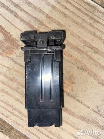 Кнопка обогрева сиденья Toyota Corolla 150 1.6