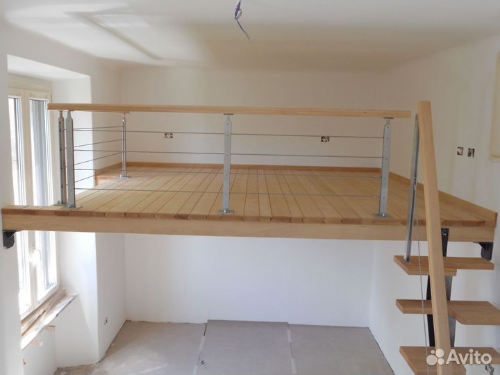 Комната с антресольным этажом из металла