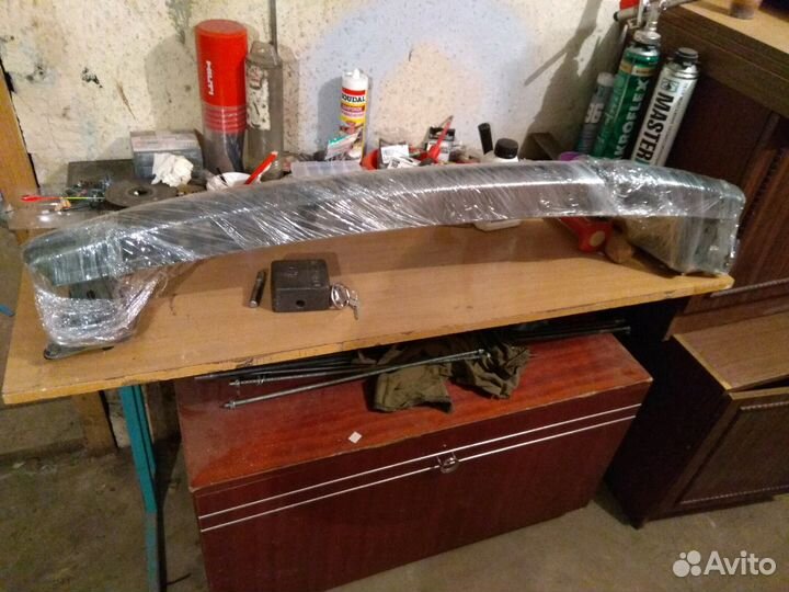 Задний усилитель бампера на Шкоду Октавию А5