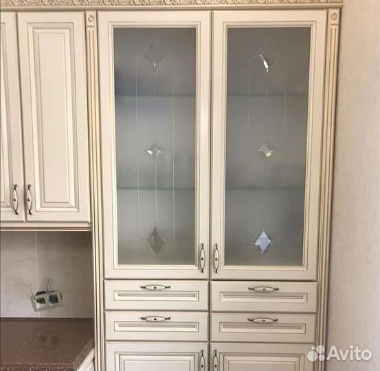 Классические кухни с светлых тонах