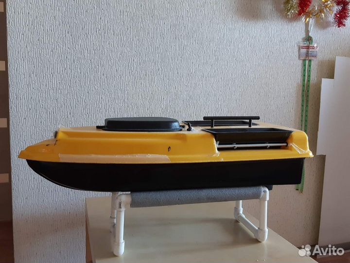 Прикормочный кораблик с gps