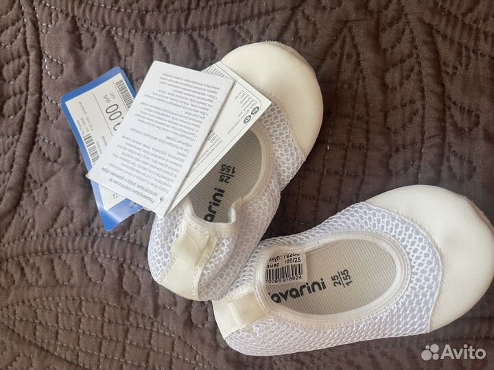 Купальник и чешки для девочки