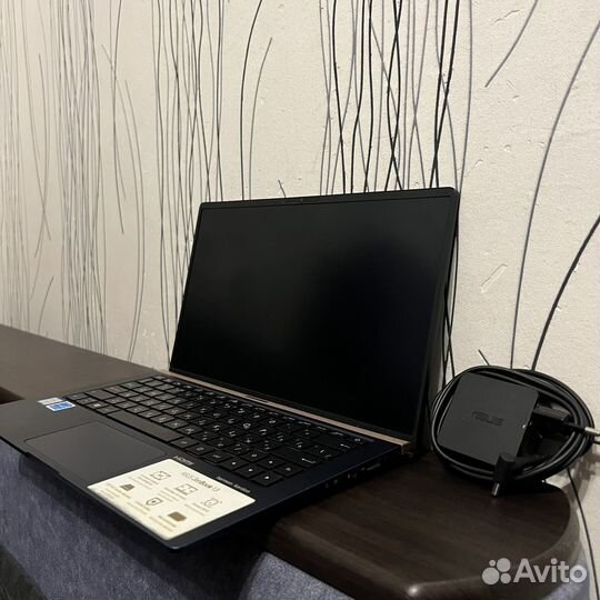 Asus ZenBook 13 i5/8gb/256gb
