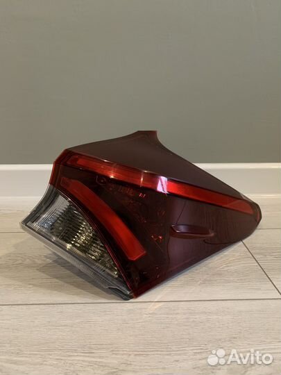 Стоп сигнал toyota auris zre186